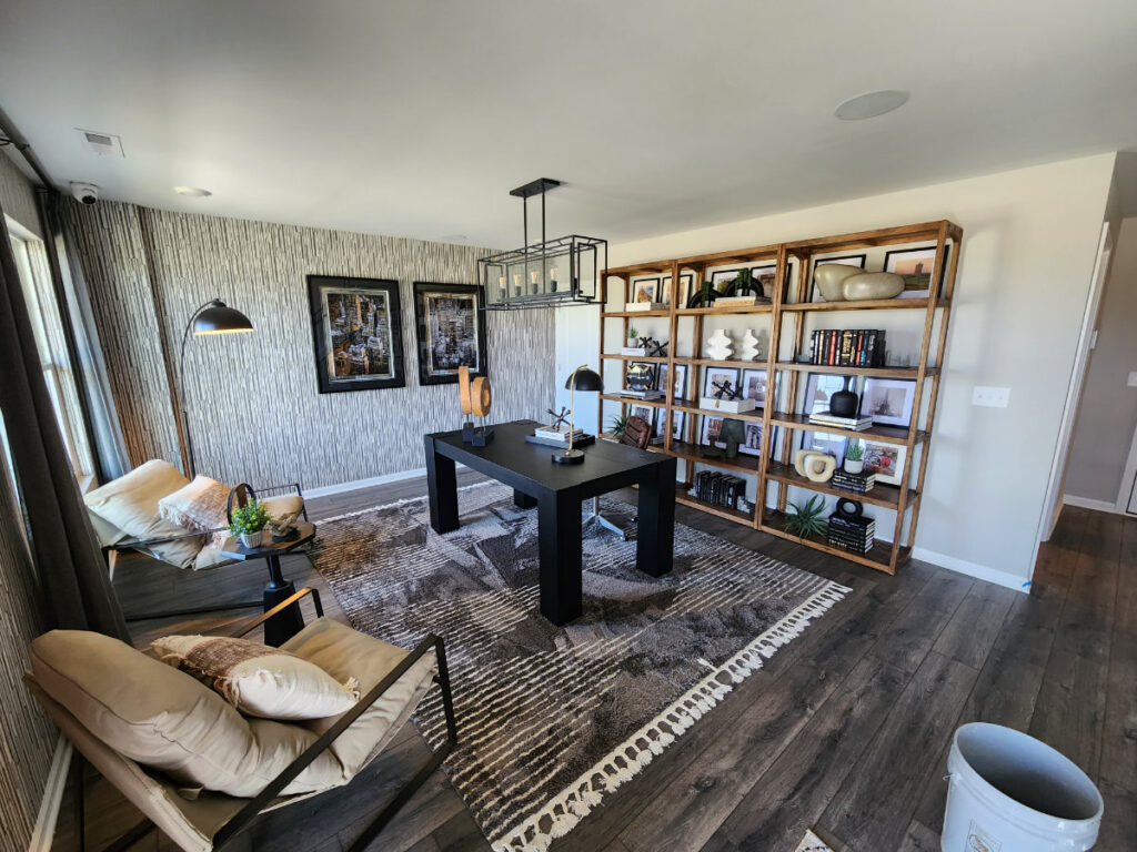 beautifully wallpapered family room 02